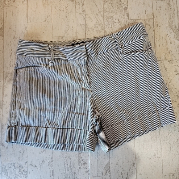 Express Pants - Express Editor black and white striped shorts Size 4
